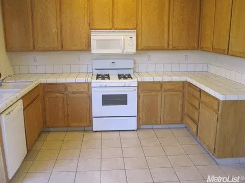 1413 Ferngrove Ct, Tracy, CA 95376 photo 2