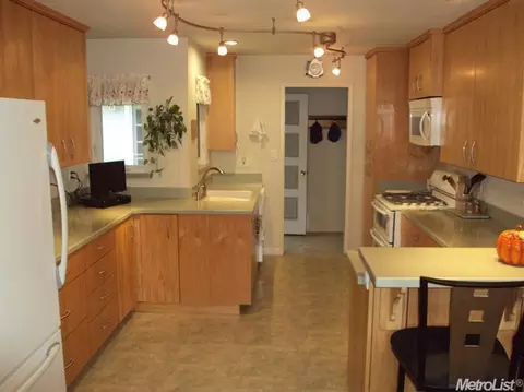 2761 Adrian St, Turlock, CA 95382 photo 3