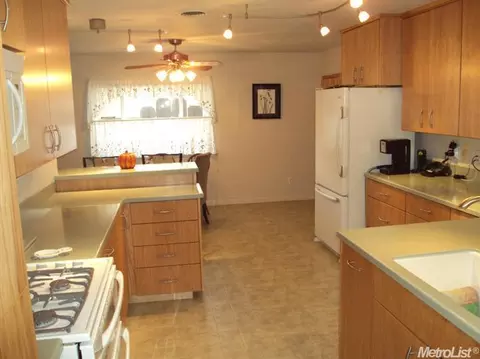2761 Adrian St, Turlock, CA 95382 photo 2