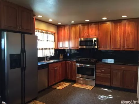 1481 Cavalier Pl, Manteca, CA 95336 photo 4