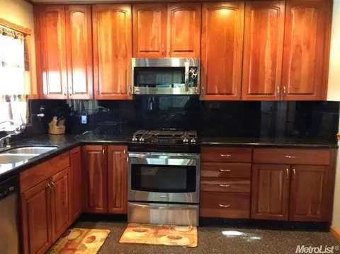 1481 Cavalier Pl, Manteca, CA 95336 photo 3