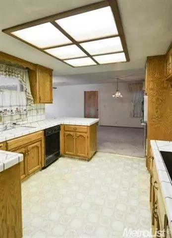 1489 Hampton Pl, Manteca, CA 95336 photo 8