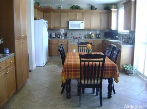 2492 Goehring Dr, Lodi, CA 95242 photo 2