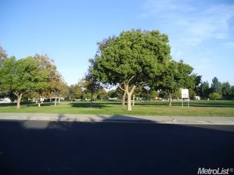 1009 Crippen Ave, Modesto, CA 95351 photo 11