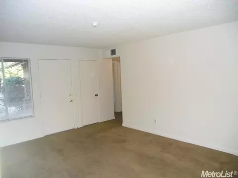 1009 Crippen Ave, Modesto, CA 95351 photo 3