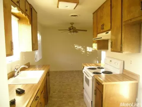 1009 Crippen Ave, Modesto, CA 95351 photo 4