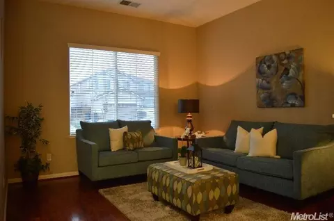 781 Saffron Dr, Tracy, CA 95377 photo 4
