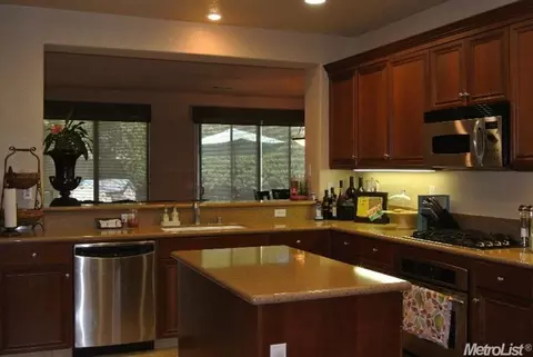2071 Bishop Way, Lodi, CA 95242 photo 3