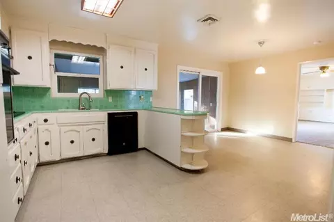 351 Charles Ave, Manteca, CA 95336 photo 2