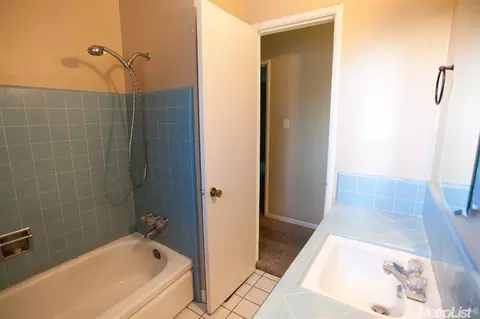 351 Charles Ave, Manteca, CA 95336 photo 4