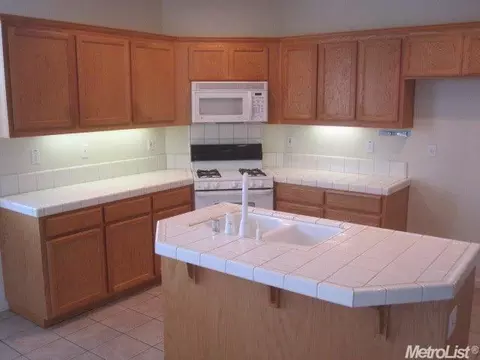 2202 Golden Gate Dr, Tracy, CA 95377 photo 2