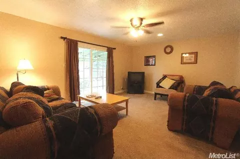 40 Manor Ave, Gustine, CA 95322 photo 3