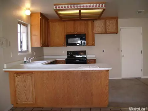 921 Cypress St, Manteca, CA 95336 photo 6