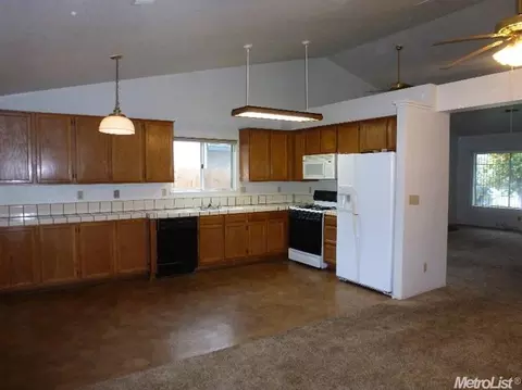 301 Cassidy Ct, Modesto, CA 95356 photo 3