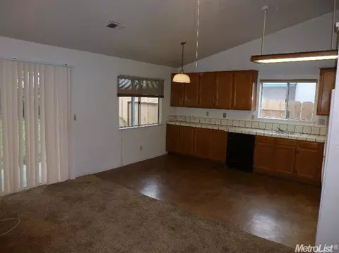 301 Cassidy Ct, Modesto, CA 95356 photo 4
