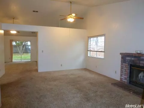 301 Cassidy Ct, Modesto, CA 95356 photo 2