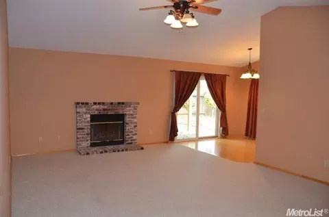 367 Valley Ave, Lodi, CA 95240 photo 2
