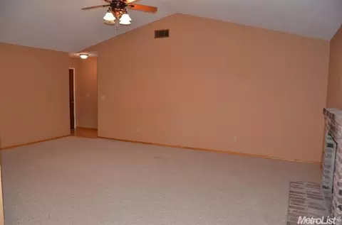367 Valley Ave, Lodi, CA 95240 photo 4