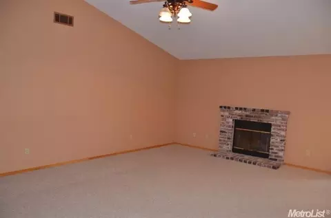 367 Valley Ave, Lodi, CA 95240 photo 3
