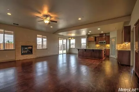 185 E Milgeo Ave, Ripon, CA 95366 photo 3