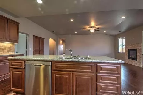 185 E Milgeo Ave, Ripon, CA 95366 photo 7