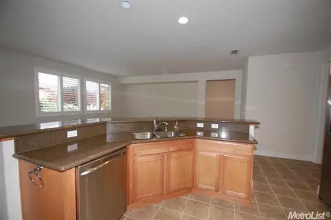 1595 Maple Valley St, Manteca, CA 95336 photo 2