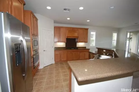 1595 Maple Valley St, Manteca, CA 95336 photo 3