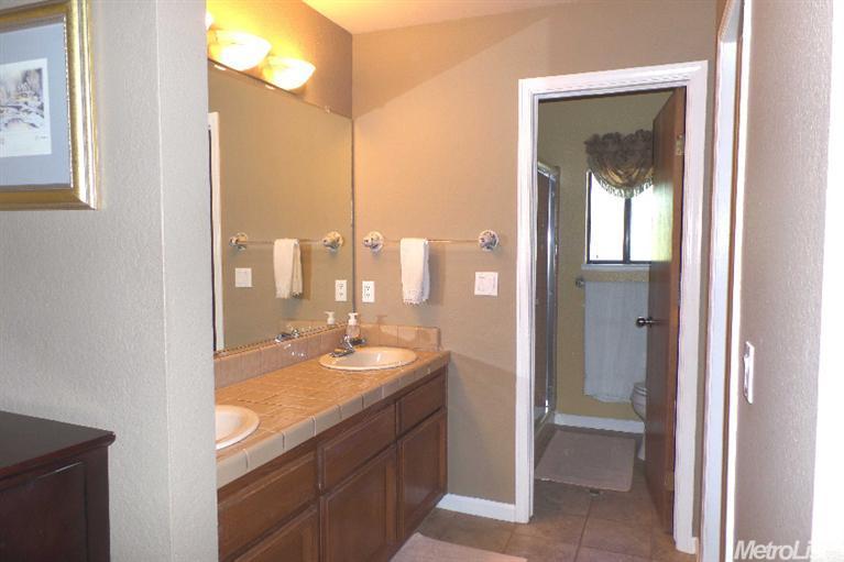 115 Spring Water Way, Folsom, CA 95630 photo 9