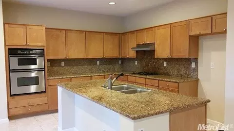 1300 Whispering Wind Dr, Tracy, CA 95377 photo 9