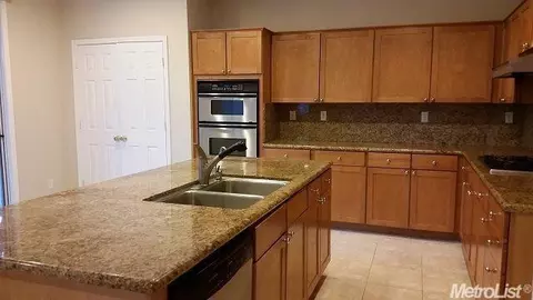 1300 Whispering Wind Dr, Tracy, CA 95377 photo 8