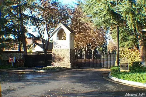 4301 N Papillon Dr, Modesto, CA 95356 photo 1