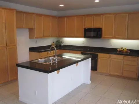 1178 Michael Dr, Tracy, CA 95377 photo 2