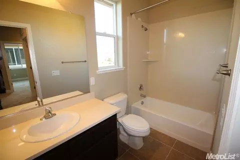 1492 Field Dr, Turlock, CA 95382 photo 18