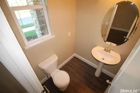 1482 Field Dr, Turlock, CA 95382 photo 2
