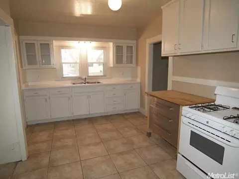 301 S Orange St, Turlock, CA 95380 photo 8