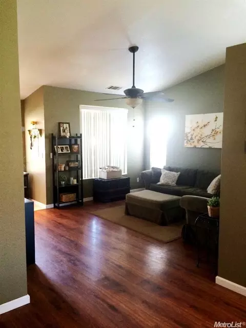 1146 E Hill Ct, Galt, CA 95632 photo 6