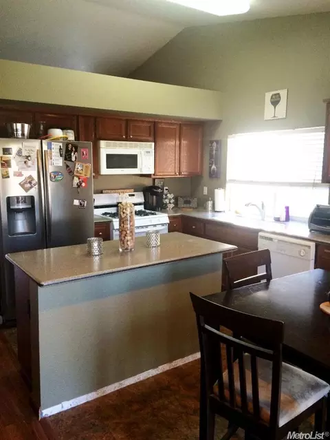 1146 E Hill Ct, Galt, CA 95632 photo 9
