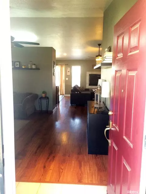 1146 E Hill Ct, Galt, CA 95632 photo 4