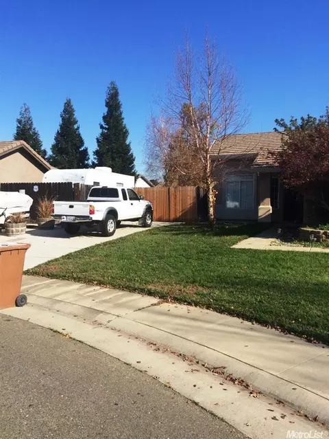 1146 E Hill Ct, Galt, CA 95632 photo 3