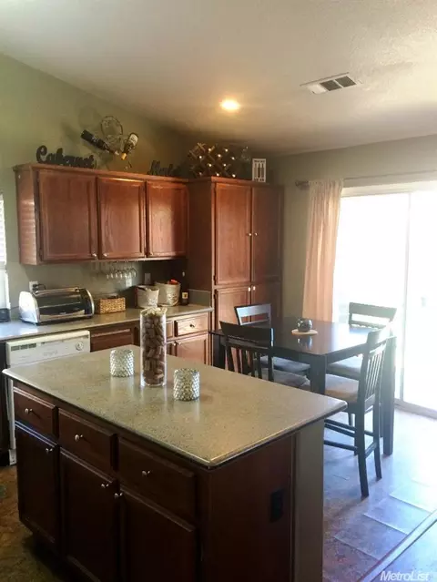 1146 E Hill Ct, Galt, CA 95632 photo 10
