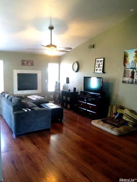 1146 E Hill Ct, Galt, CA 95632 photo 7