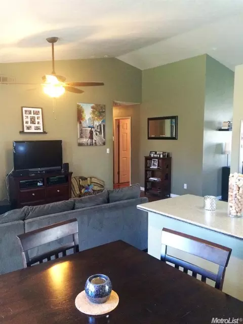 1146 E Hill Ct, Galt, CA 95632 photo 8