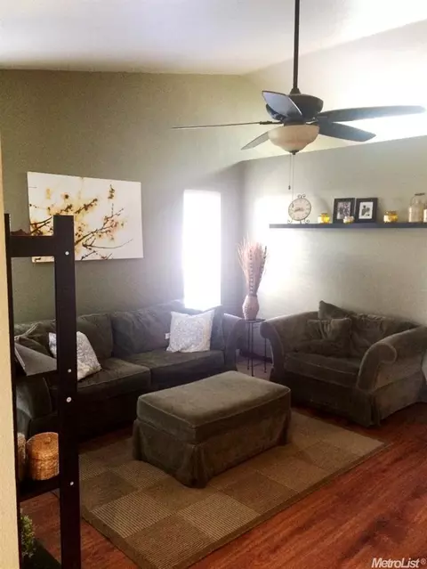 1146 E Hill Ct, Galt, CA 95632 photo 5