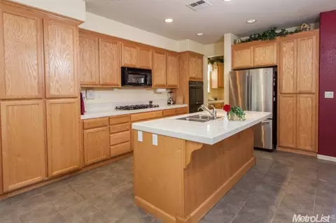 1922 Caprice Dr, Turlock, CA 95382 photo 2