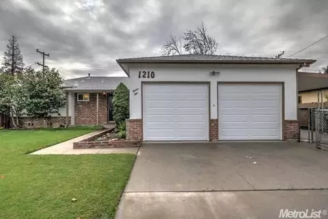 1210 6th St, Ripon, CA 95366 photo 2