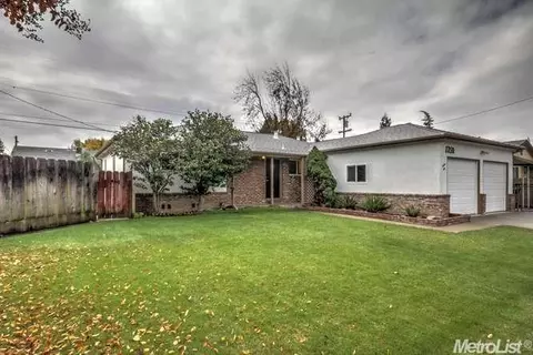 1210 6th St, Ripon, CA 95366 photo 3