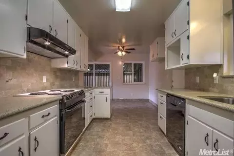 1210 6th St, Ripon, CA 95366 photo 4
