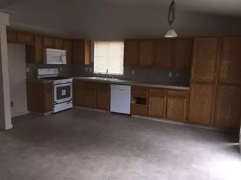 1125 Aristocrat, Ceres, CA 95307 photo 4