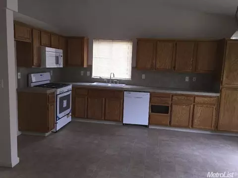 1125 Aristocrat, Ceres, CA 95307 photo 3