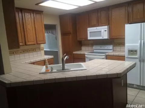 936 Yellow Brick Rd, Modesto, CA 95351 photo 1
